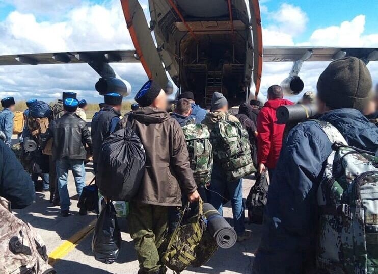 Посадка отряда "Барс-15" на борт Минобороны.