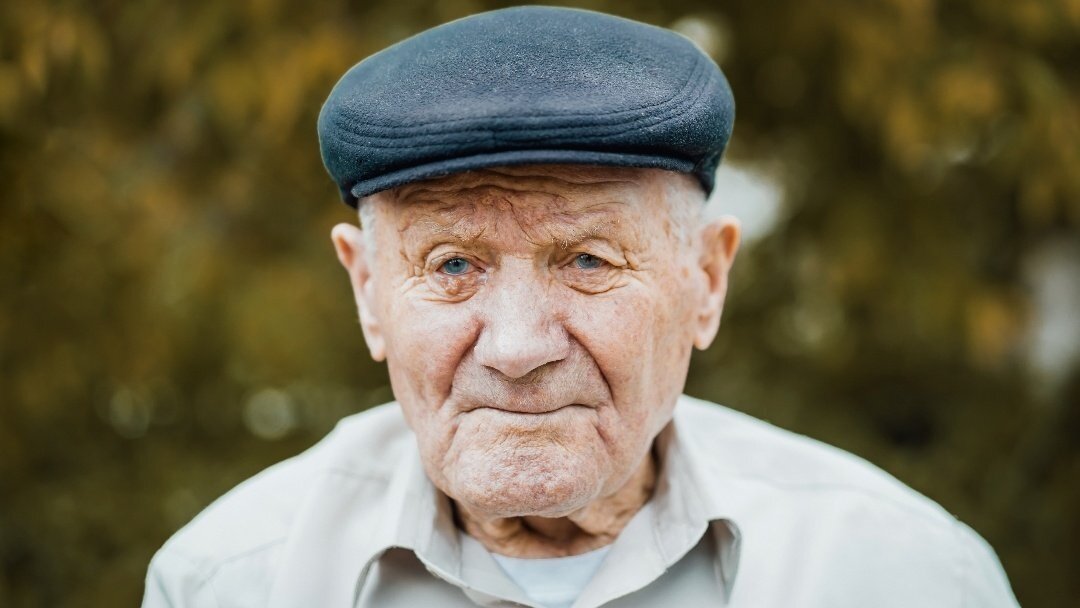 Пожилые мужчины рассказ. Фотопортрет дедушки. Портрет пожилого мужчины. Портреты пожилых людей. Портрет старика.