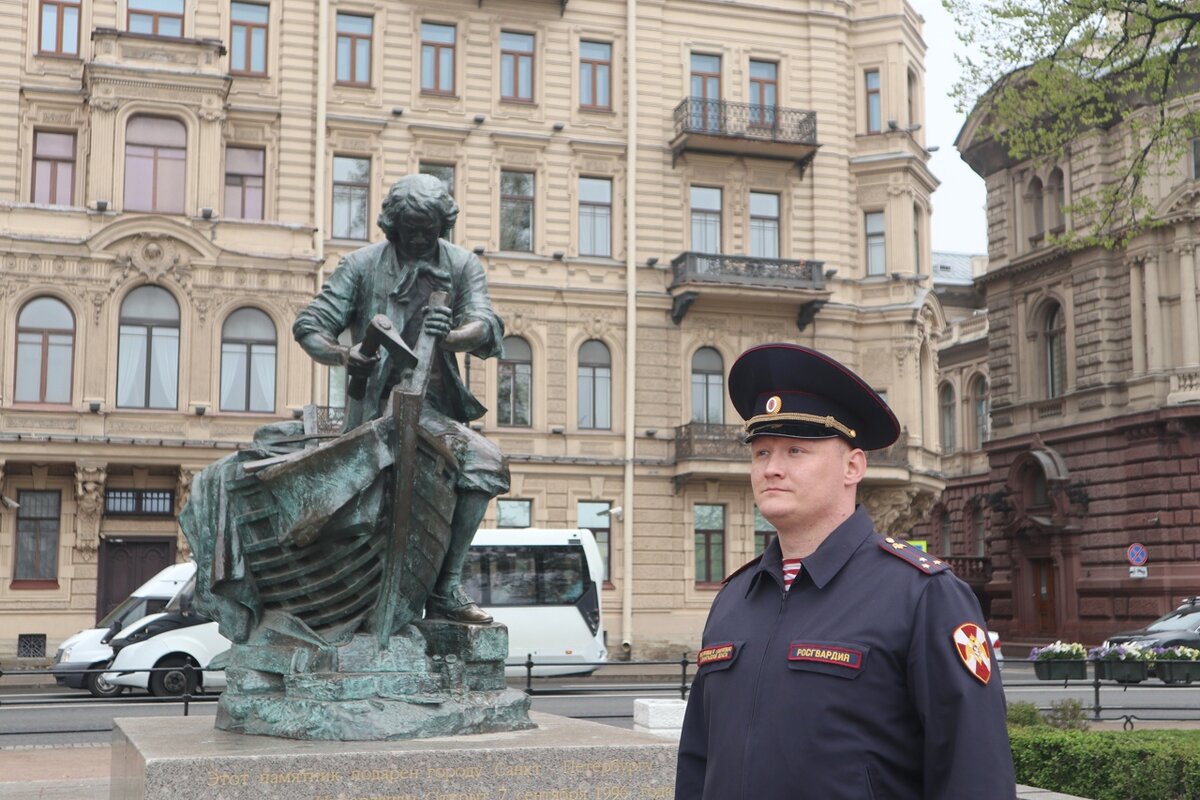 памятник петру 1 на московском вокзале санкт петербурга