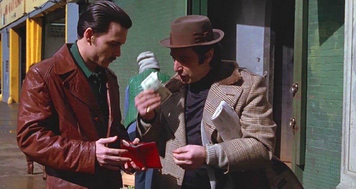 - Ладно, Джонни-нищеброд, так и быть, держи "двадцатку" на пропой. После "Пиратов Карибского моря" отдашь с процентами. 