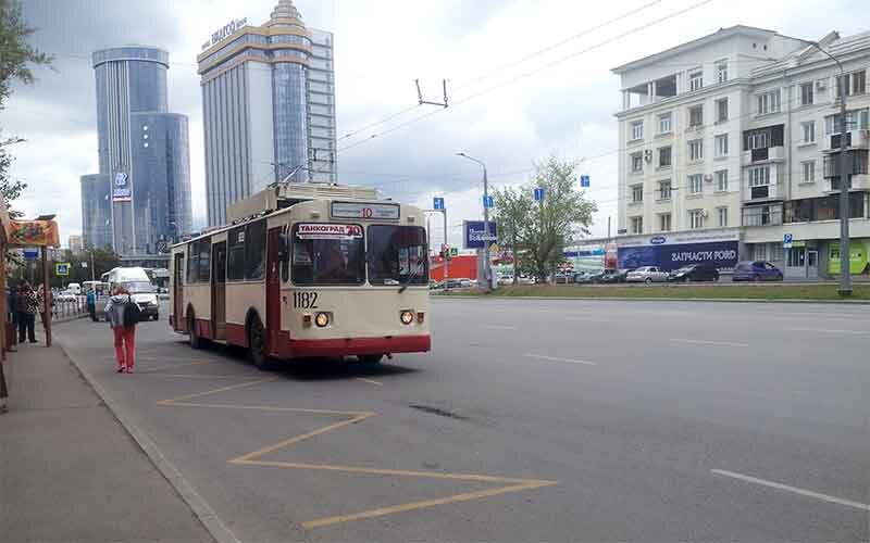 пр.Ленина. остановка  "ГОРКИ" в сторону ЧТЗ