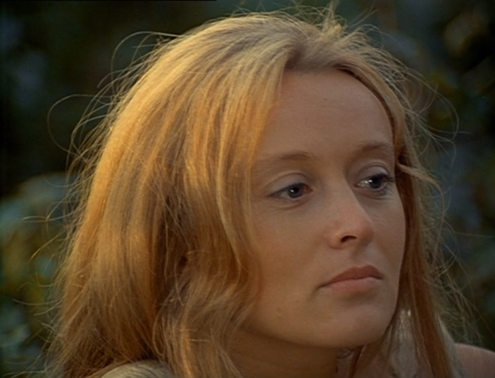 Кадр из кинофильма "Зеркало", 1974 г., режиссер Андрей Тарковский, сценаристы Александр Мишарин, Андрей Тарковский, композитор Эдуард Артемьев (скриншот)