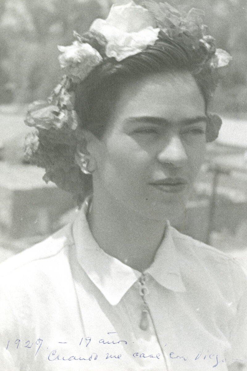Фрида Кало (19 лет), 1927г. Фото взято в сети Интернет.