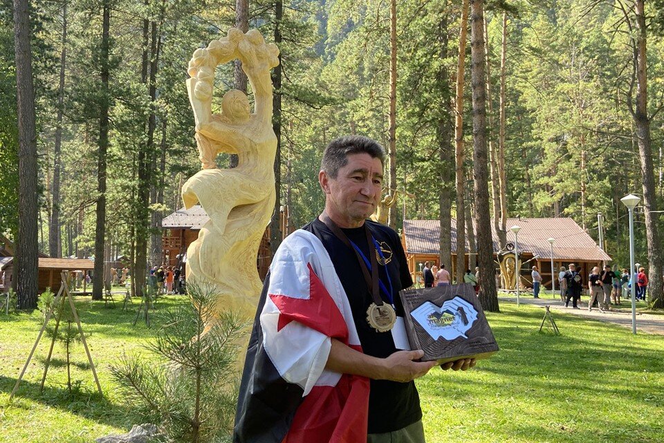     Победитель в номинации «Парковая скульптура. Индивидуально» – мастер из Удмуртии Виктор Яковлев Анна СЕМИНА