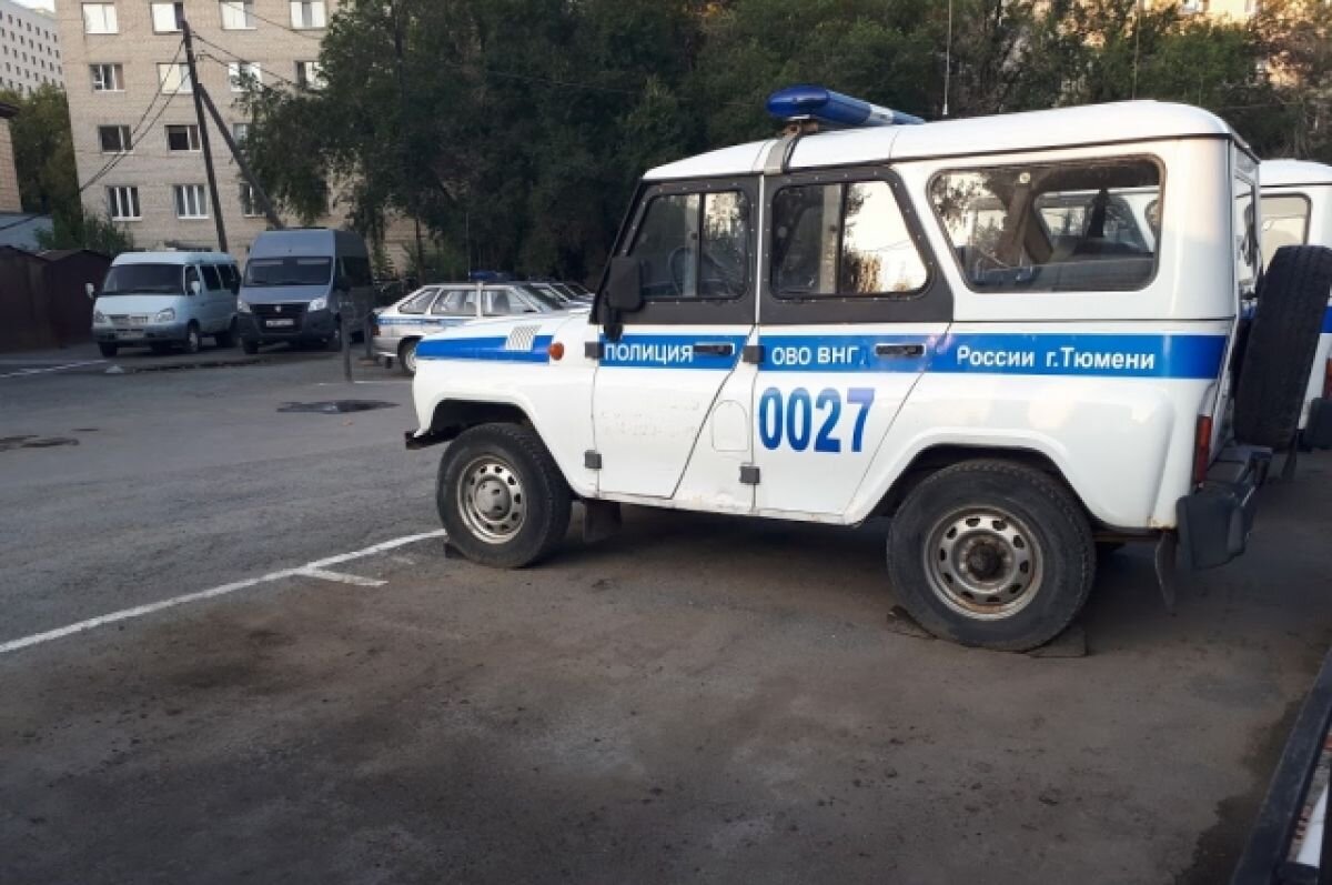    В Тюмени мужчина попросил у прохожего позвонить и сбежал с телефоном