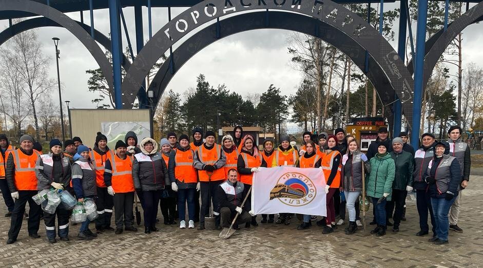 Тайшетские железнодорожники заложили аллею в городском парке