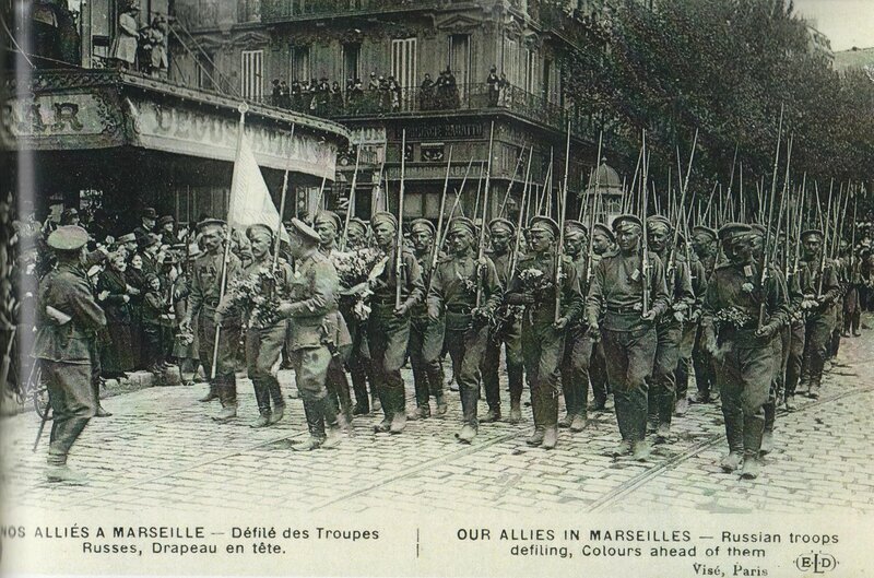 Бойцы и офицеры корпуса проходят по Марселю // ria1914.info