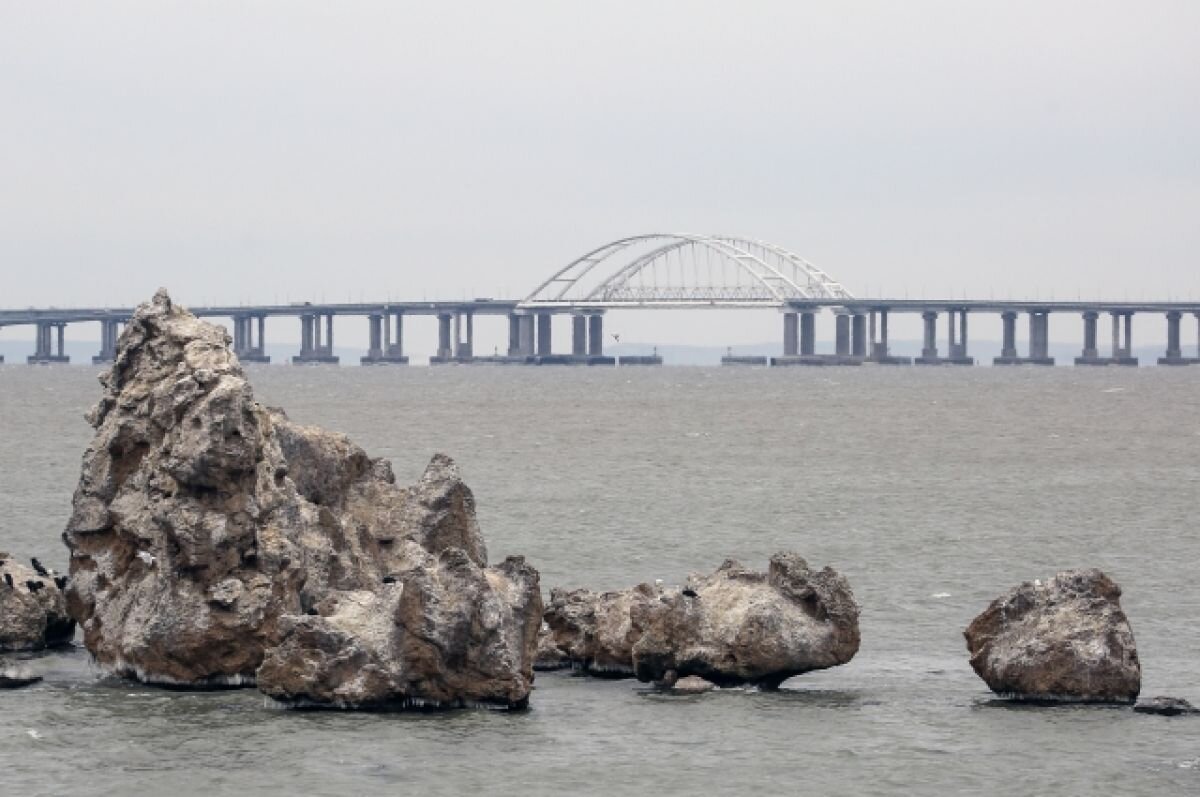    Судоходство в проливе из-за пожара на Крымском мосту не перекрывали