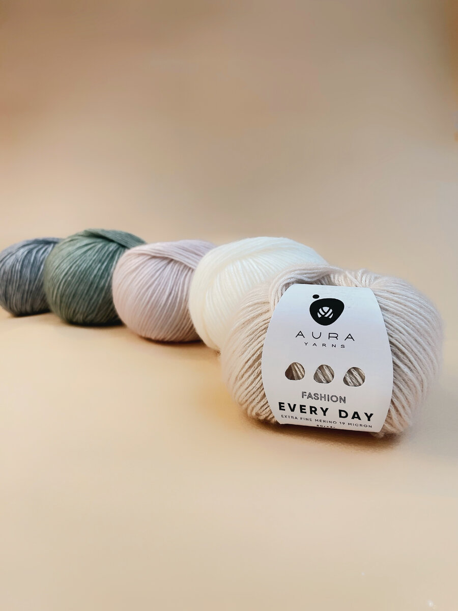 Пряжа тач ми. Пряжа shiny Day Aura Yarns 1412. Aura Yarns. Кольцевая пряжа. Touch me Aura пряжа.