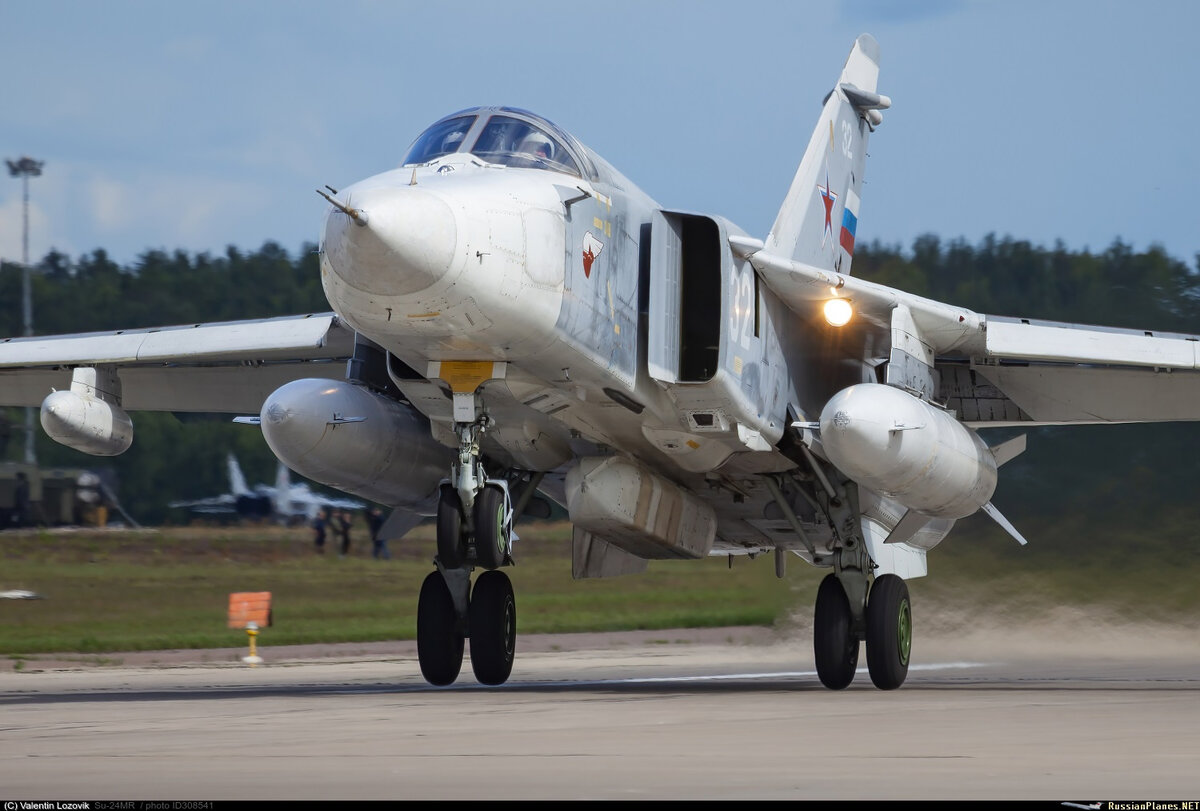 Су-24: что это за машина?! | Самолёты России | Дзен