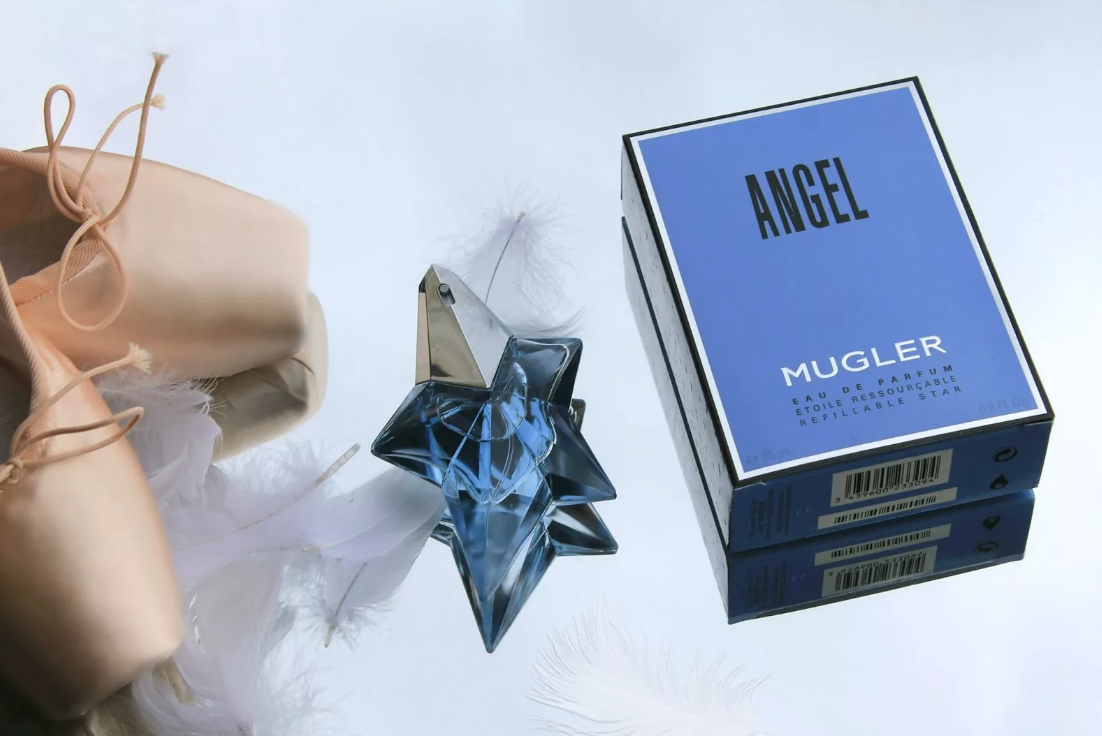 Аромата angel. Тьерри Мюглер ангел. Духи ангел Мюглер. Духи Thierry Mugler Angel. Angel Thierry Thierry Mugler.