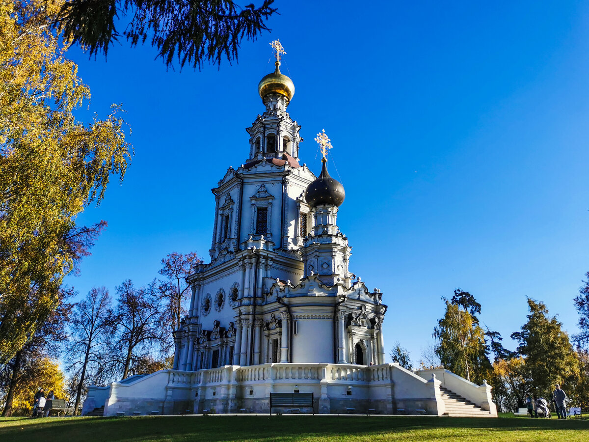 Храм Живоначальной Троицы в Троице-Лыково.