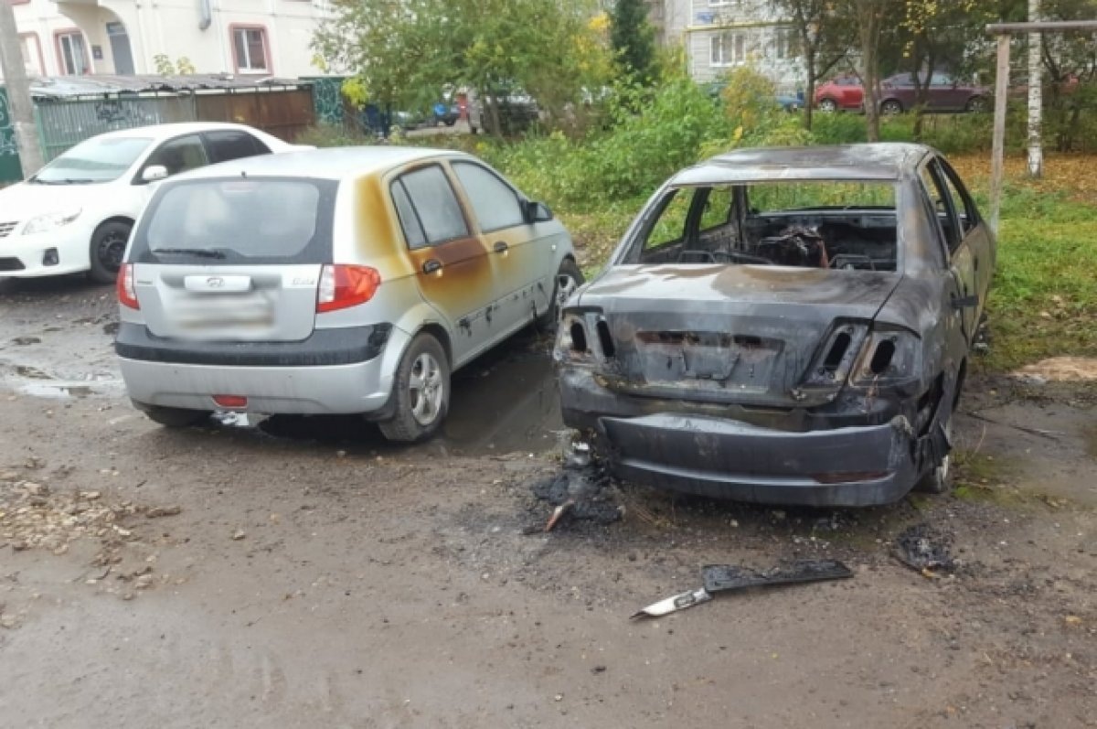    В Твери сгорел брошенный автомобиль