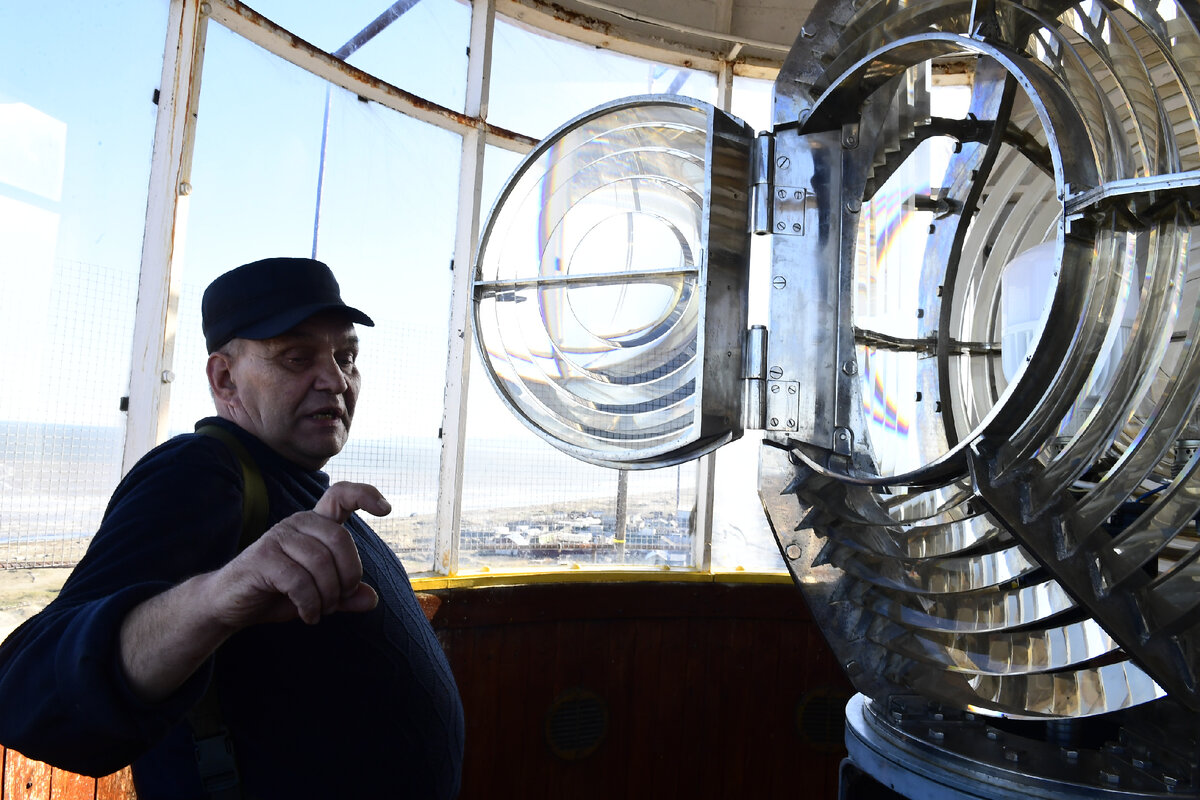 Лампа и смотритель маяка