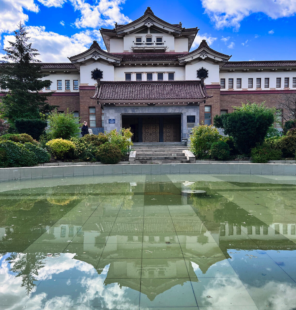 Здание Сахалинского Областного Краеведческого музея. Фото автора