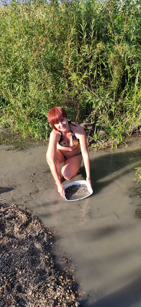 Именно так выглядит речка Дерней в самом узком месте. На дворе август. Весной, вероятно, уровень воды значительно выше.