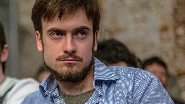     Басманный суд Москвы отказался заочно арестовать издателя «Медиазоны»* Петра Верзилова* (внесены в реестр иноагентов) по делу о не уведомлении о наличии у него гражданства Канады.