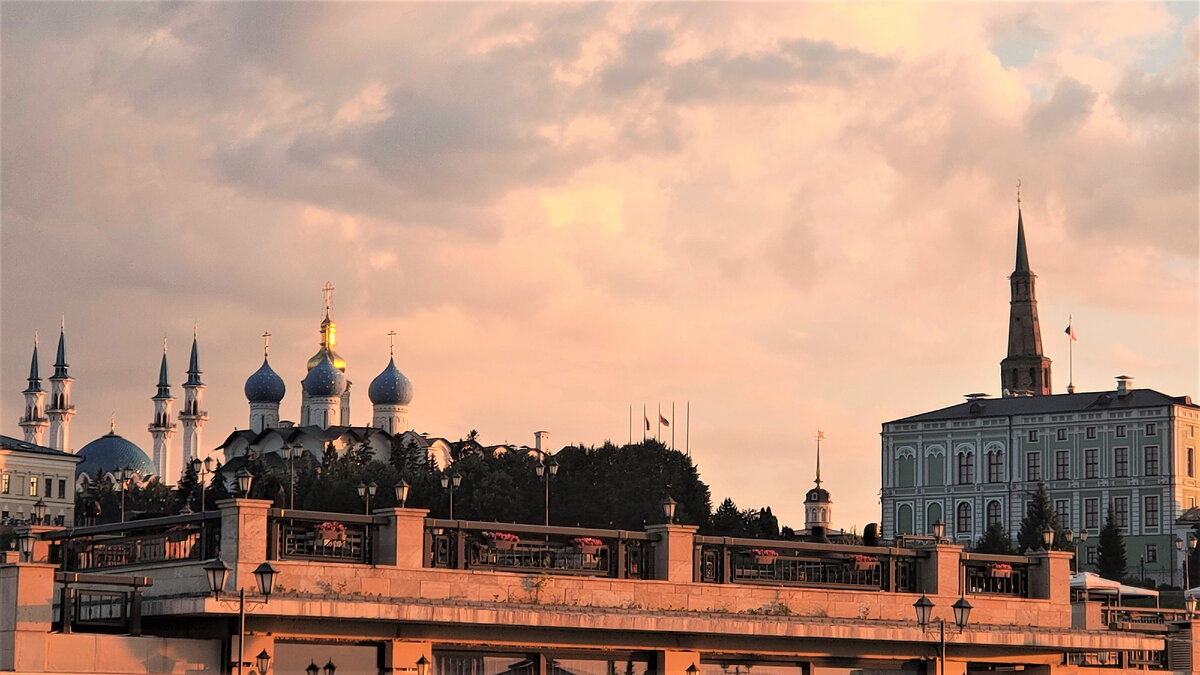 Вид с набережной на закате
