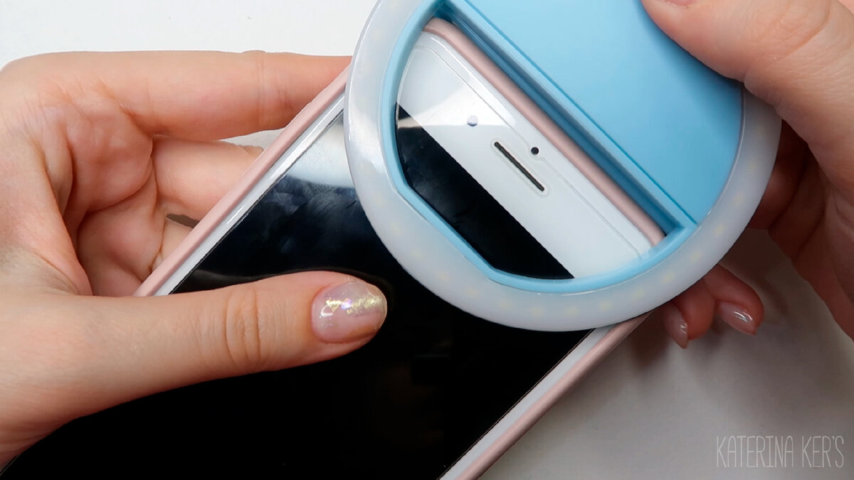 Из кольцевой лампы для телефона получается отличная подсветка типа "неон"