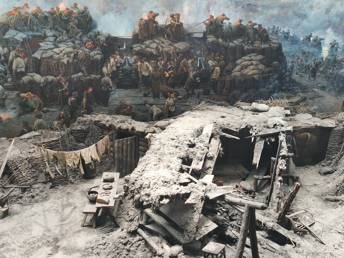 Передний план - объекты, которые сделаны из папье Маше и лёгких материалов. Задний фон - полотно картины. 