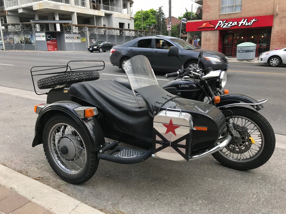 На дорогах в Торонто можно встретить всякое. Фото автора