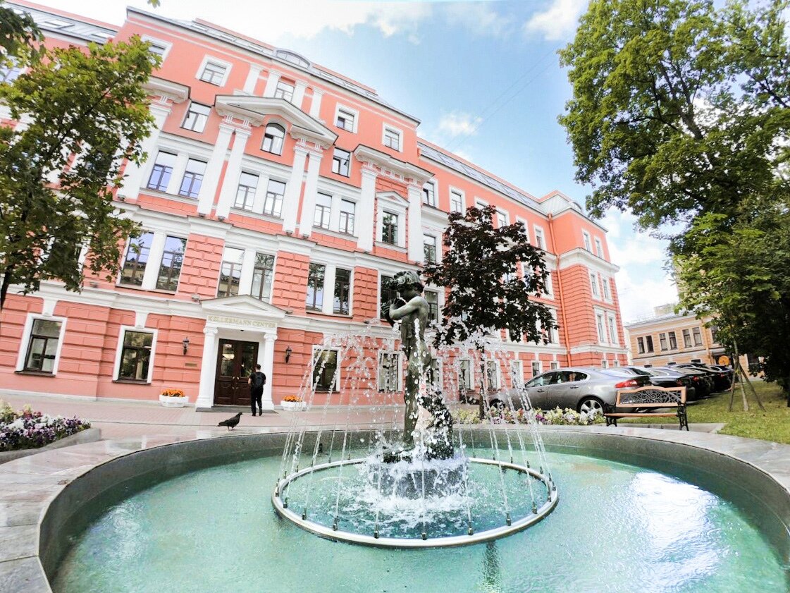 «Мальчик с бубном»