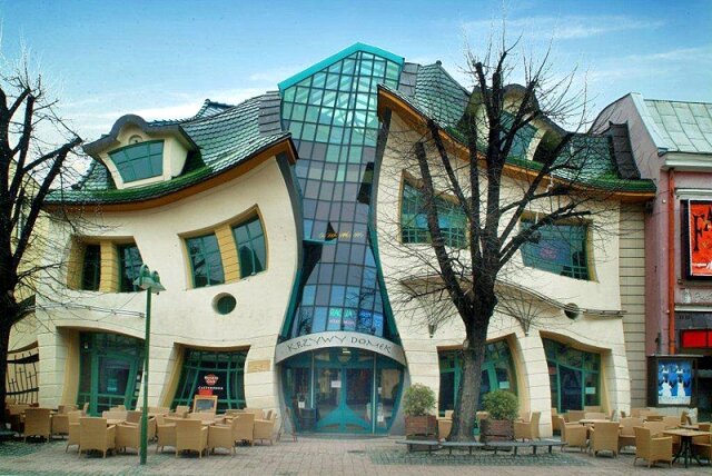 Этот шедевр современной архитектуры является одной из главных достопримечательностей города Сопот в Польше.
