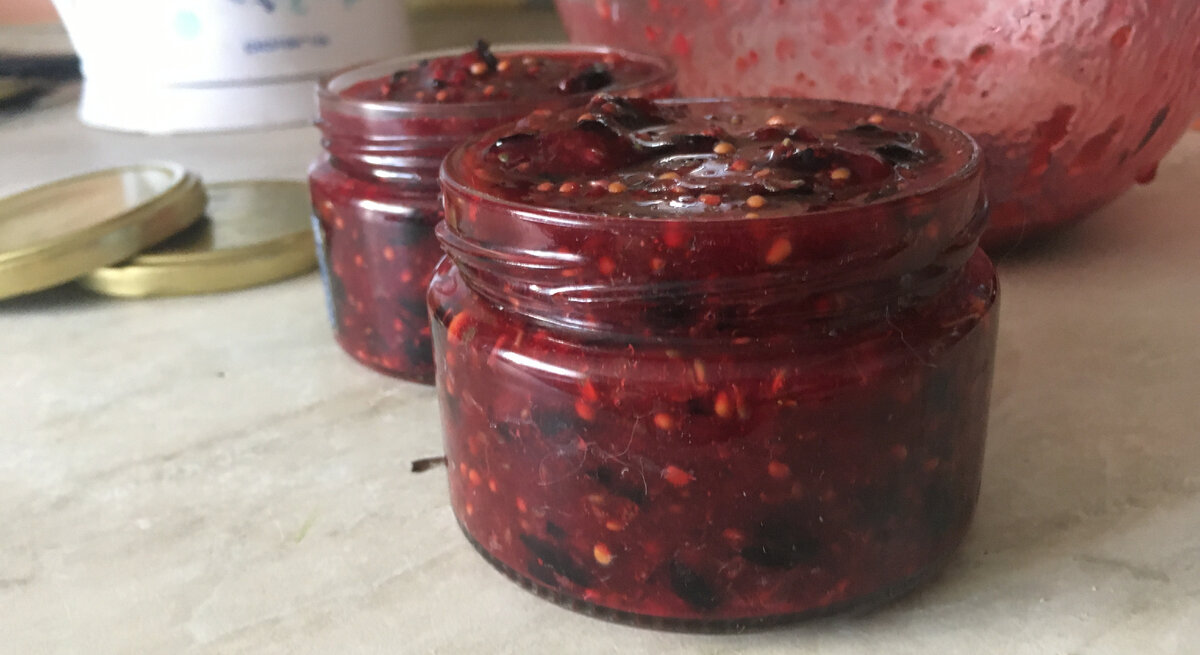 Готовый соус из ягод. Фото автора
