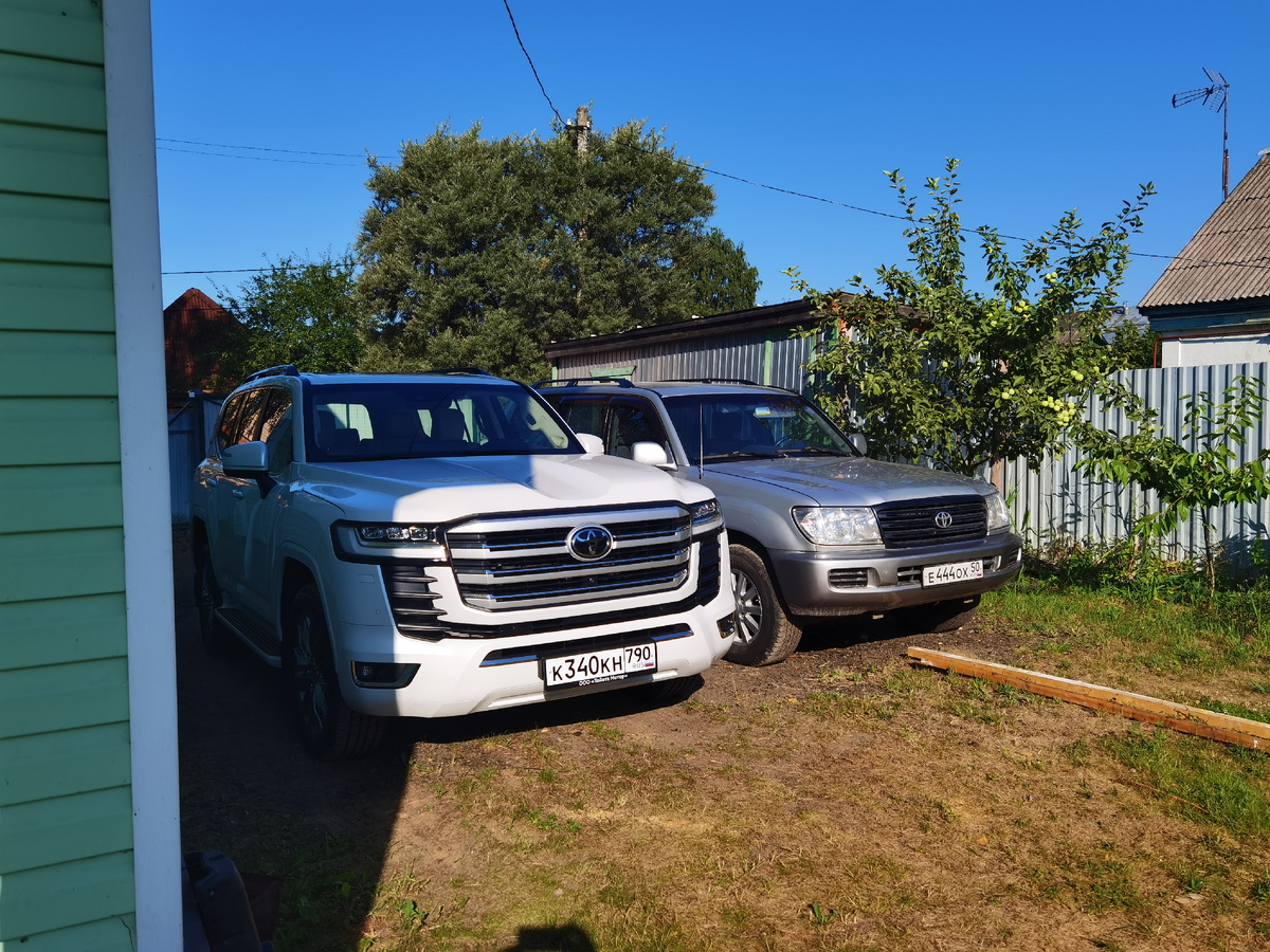 Вот трёхсотый в паре с соткой,ну ведь красавчики же оба?)