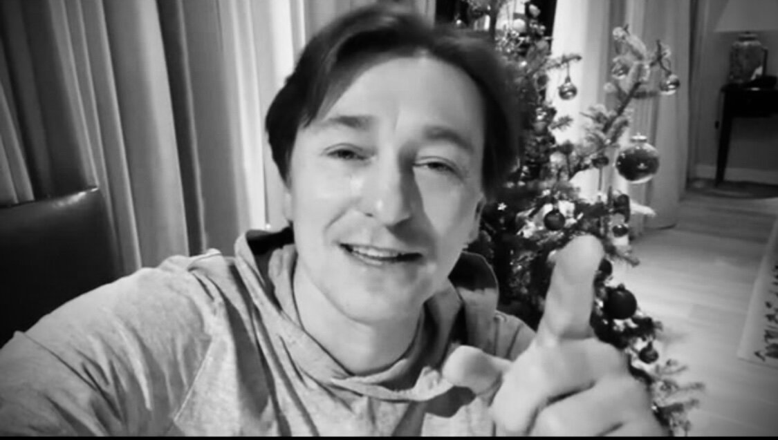 Сергей Безруков зарегестрировался в тик-токе и регулярно выкладывает ролики, как заправский блогер