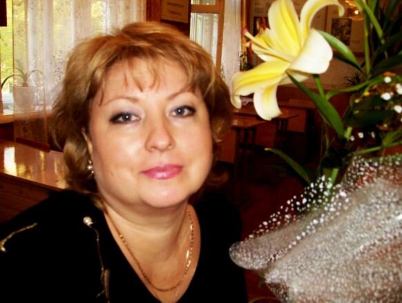 Я счастлива и наконец устроилась учителем рисования!