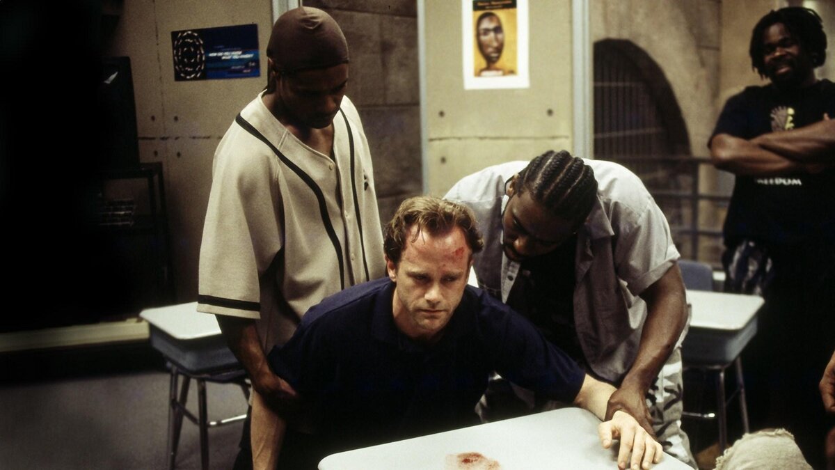 Кадр из сериала "Тюрьма OZ", 1997-2003 г.