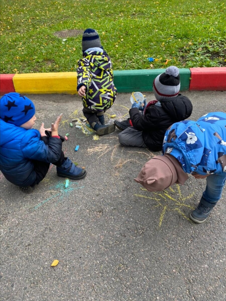 Прогулка в новом саду.