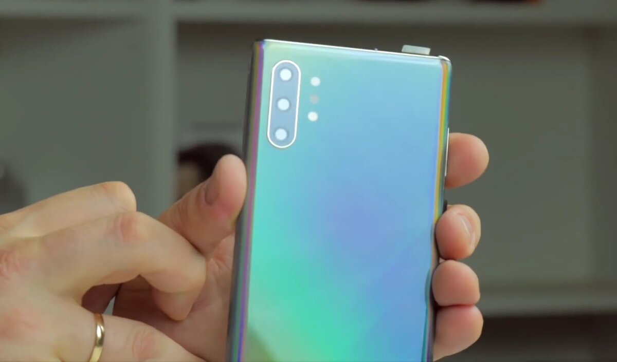 Подделка Samsung Galaxy Note 10 Plus, и на АлиЭкспресс полно таких смартфонов. Источник: YouTube-канал РасПаковка ДваПаковка