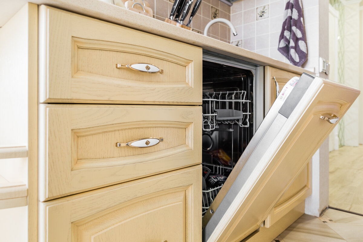 Посудомоечная машина на кухне нашего производства (Саратов, "Кухмастер")