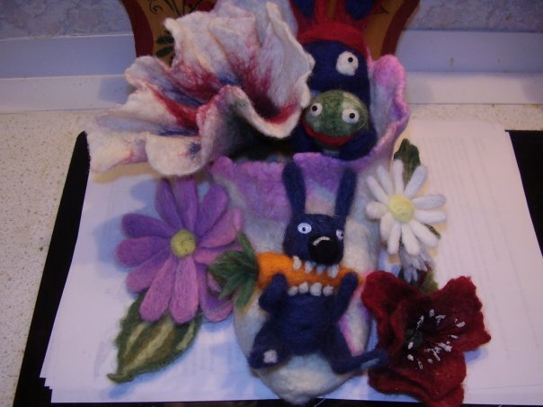 Зайцы среди цветов