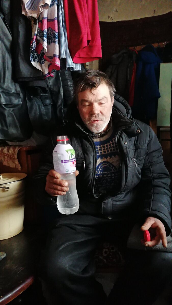 В это холодное январское утро все мысли только об одном- где достать вожделенное лекарство, без которого я умираю. Сейчас я уже в таком состоянии когда выпьешь плохо и не выпьешь плохо.