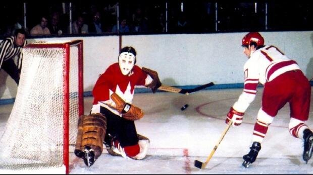 Валерий Харламов в игре. Источник фото: https://joinfo.com/showbiz/1237422_37-let-dnya-smerti-Valeriya-Harlamova.html