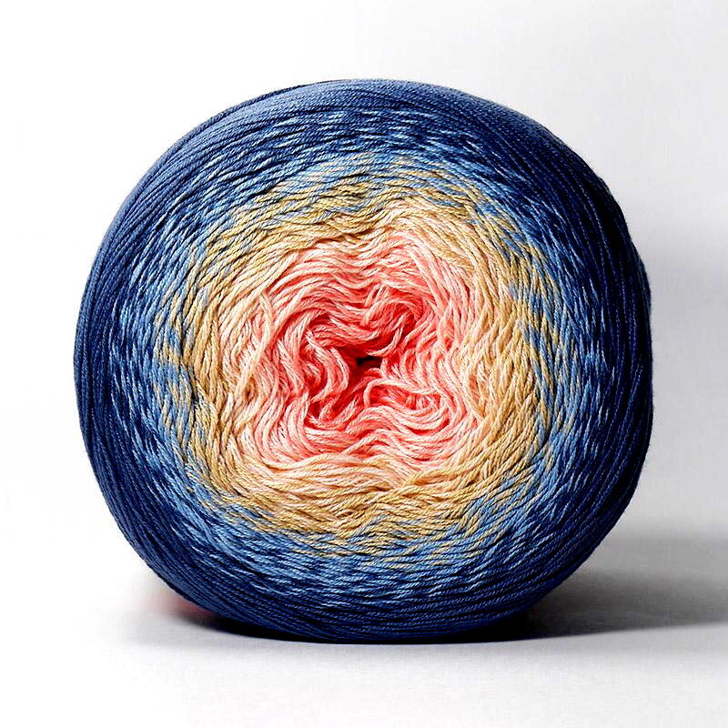 Кроме кораллового и синего цвета будут переходы через грязновато-сиреневатый и бежево-голубоватый. 