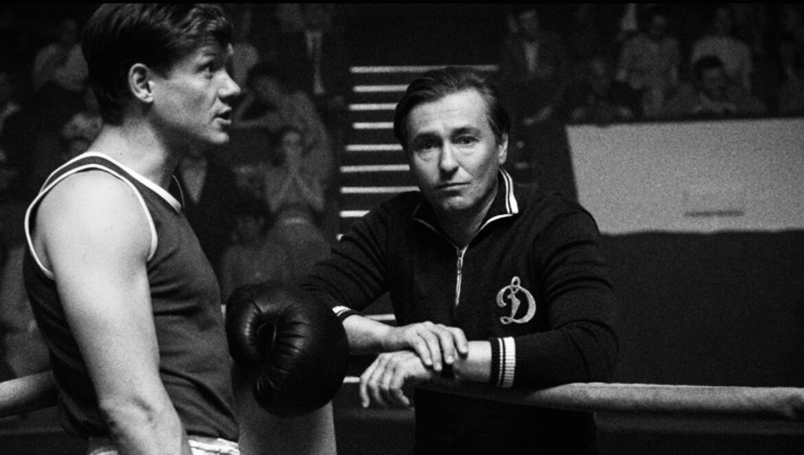 Виктор Хориняк и Сергей Безруков в фильме «Мистер нокаут»