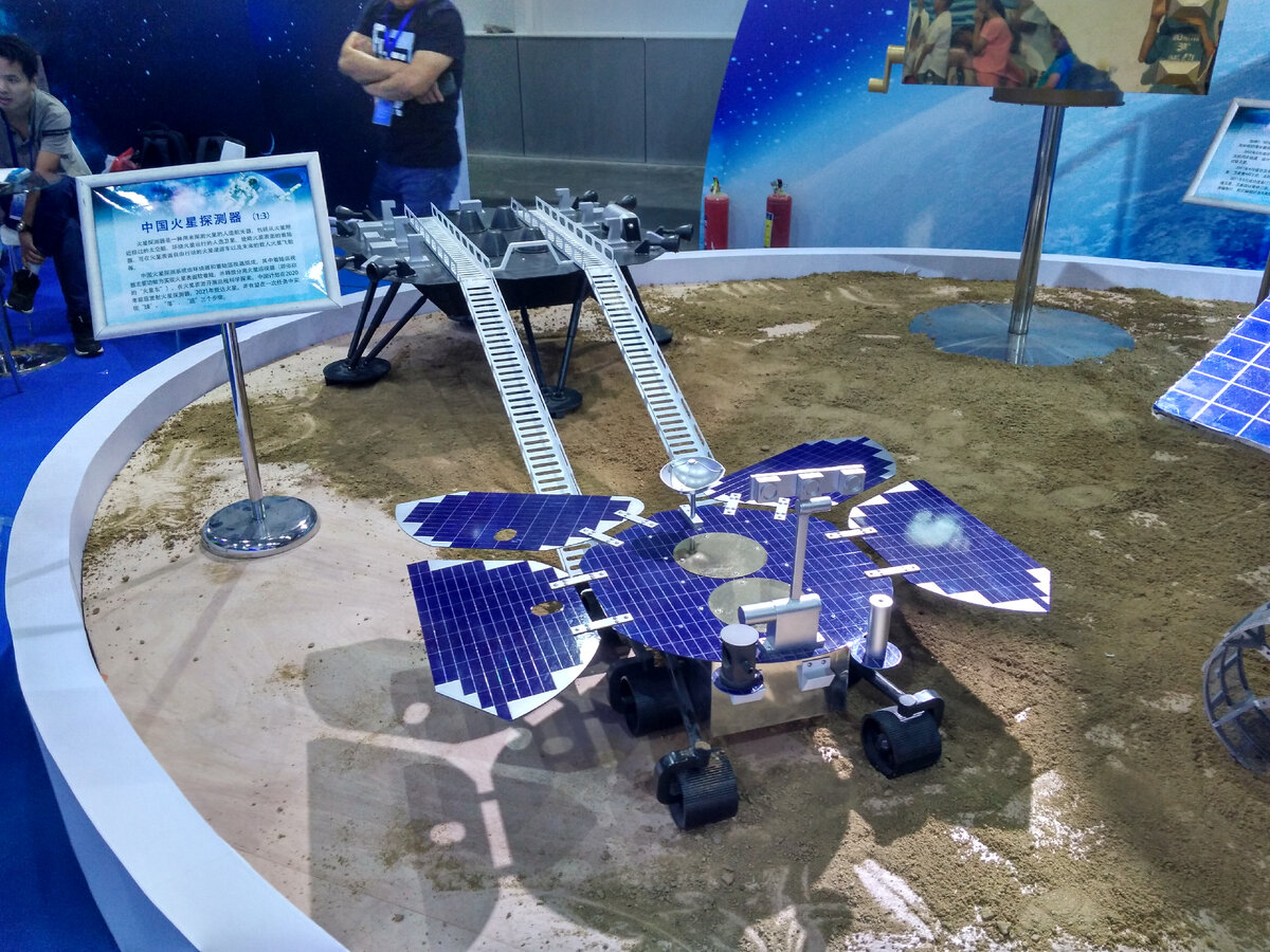 Модель марсохода «Чжужун» в масштабе 1:3 (Qingdao World Expo, 2018).
