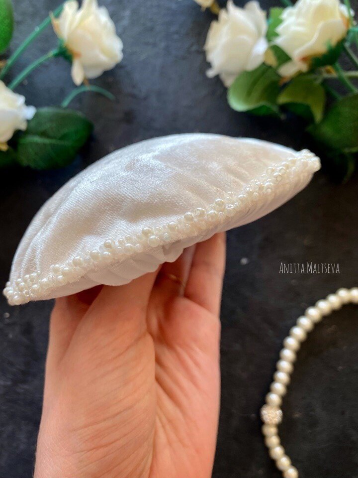 Расшита бисером и бусинами