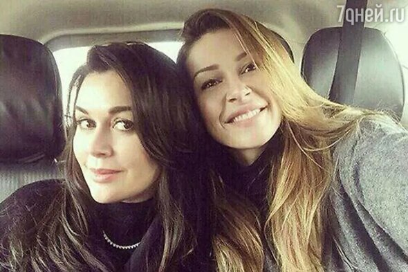    Анна Заворотнюк с мамой Соцсети