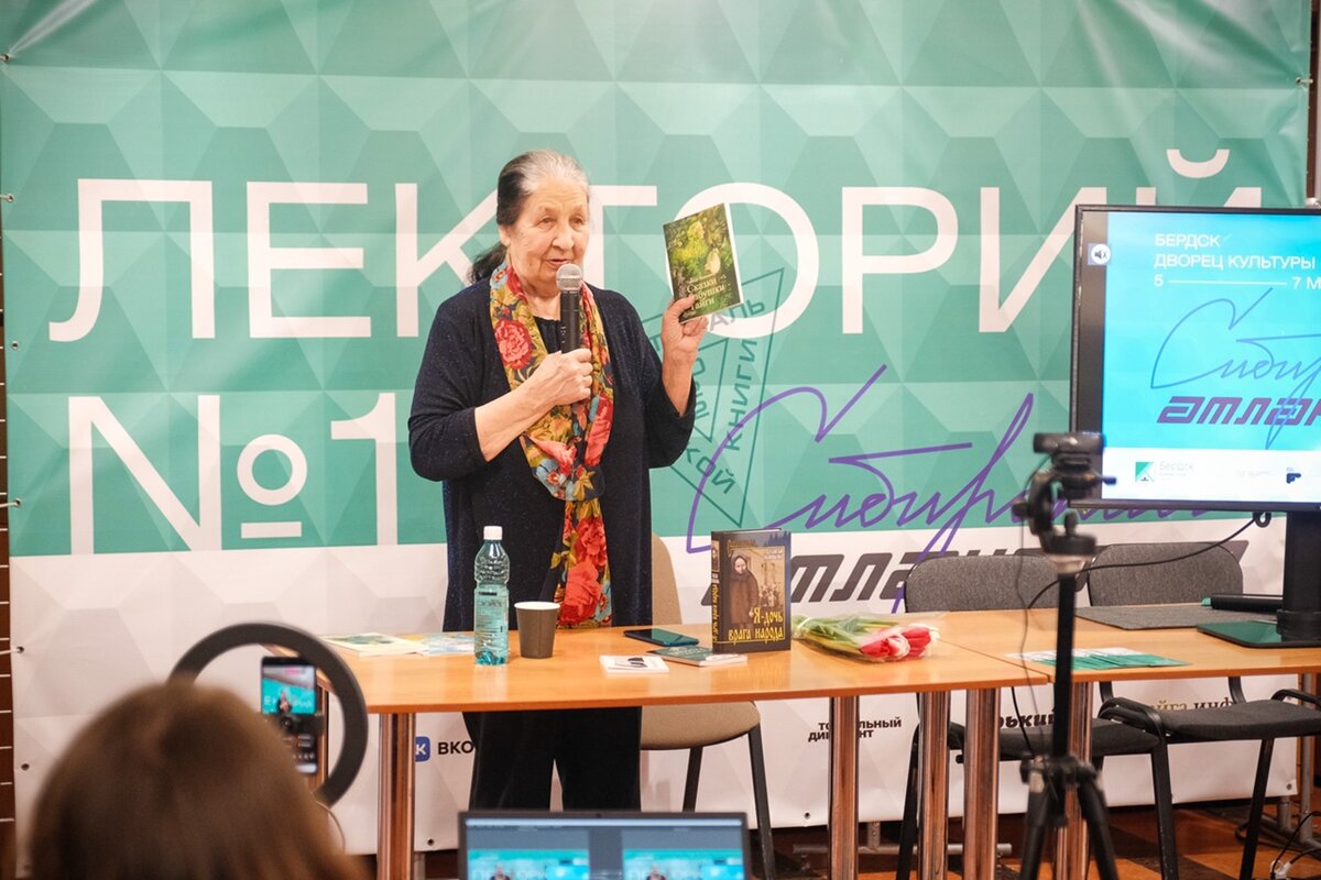 Таисья Ефимовна Пьянкова на фестивале "Сибирская Атлантида". Фото Валентина Копалова