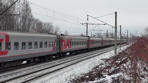 Электровоз ЧС4Т-428 с пассажирским поездом на перегоне Котельнич-I - Ацвеж Горьковской железной дороги / РЖД