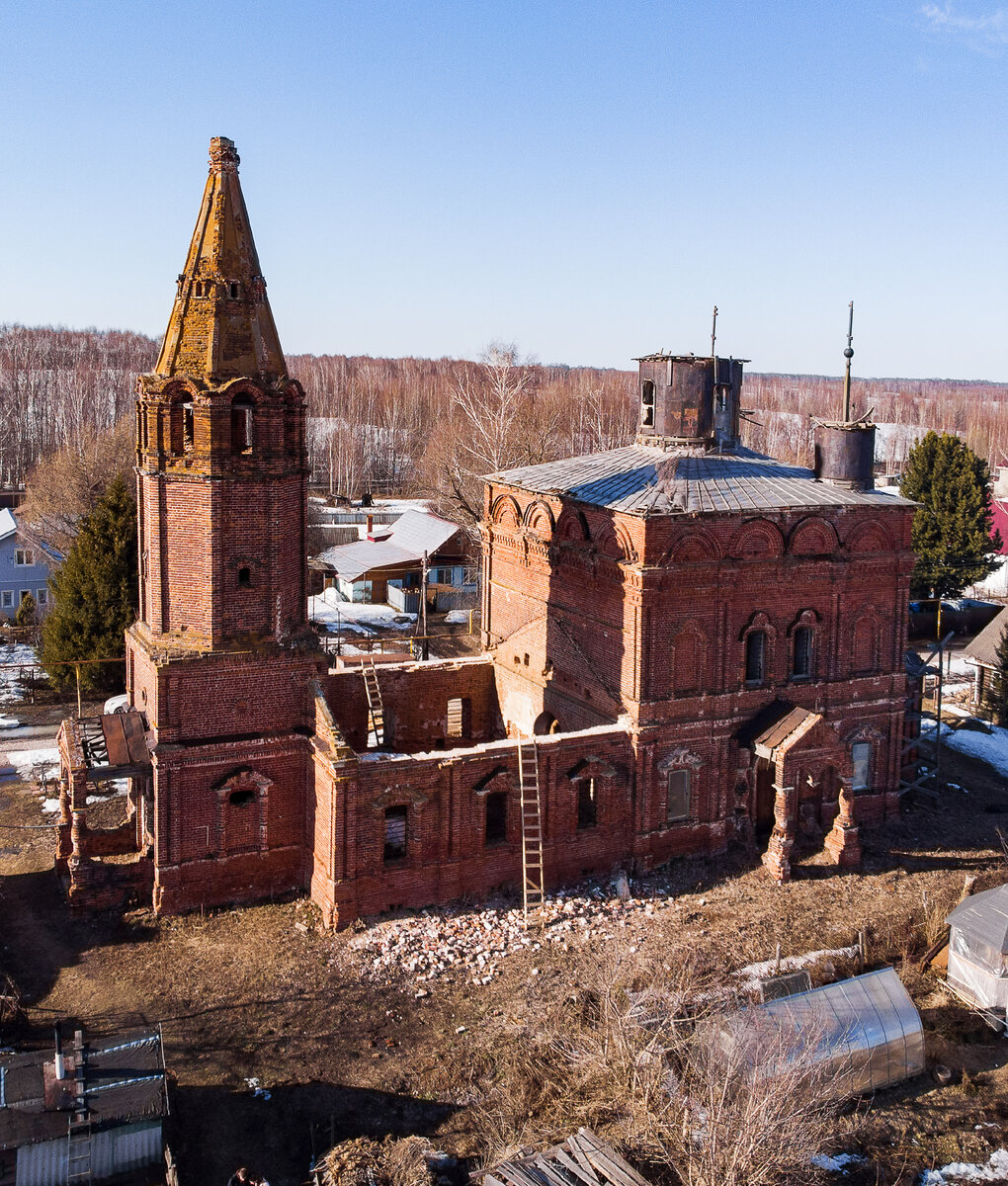 Церковь Жен-мироносиц в селе Линдо-Пустынь