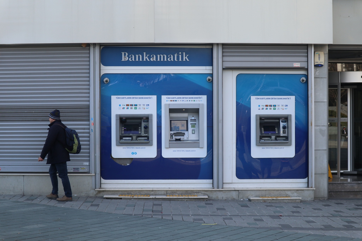 Как расплачиваться за границей в наши дни, когда карты не работают, а доллары не купить? Рассказываю на примере Турции