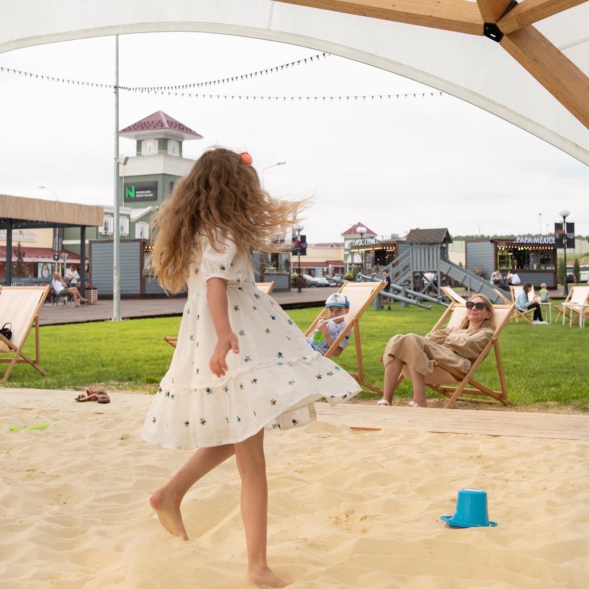 Много площадок для детей разных возрастов