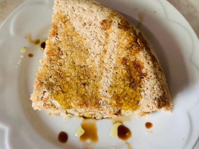 У меня пирог супер полезный, потому что он на растительном молоке и муке из овсяных хлопье.