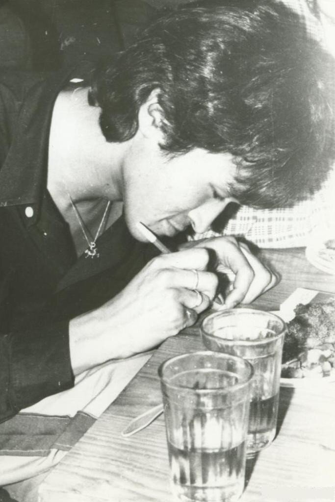 Фото: Фишки.нет. Виктор Цой за работой